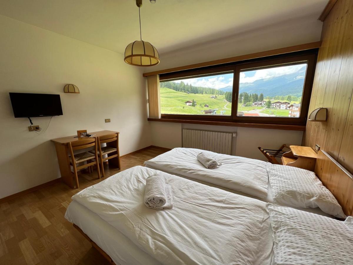 Hotel D'La Varda Di Topran D'Agata Paolo &C Sas 帕多拉 外观 照片