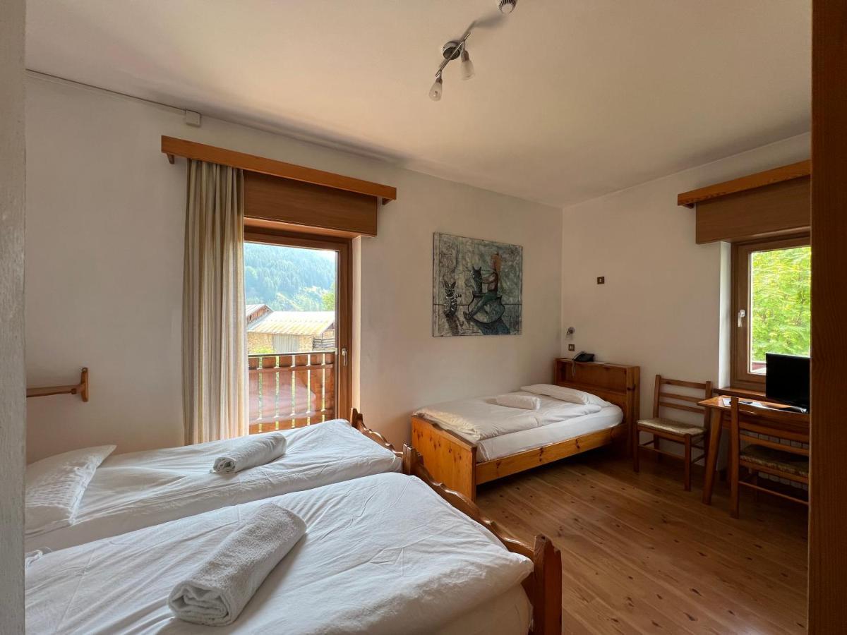 Hotel D'La Varda Di Topran D'Agata Paolo &C Sas 帕多拉 外观 照片