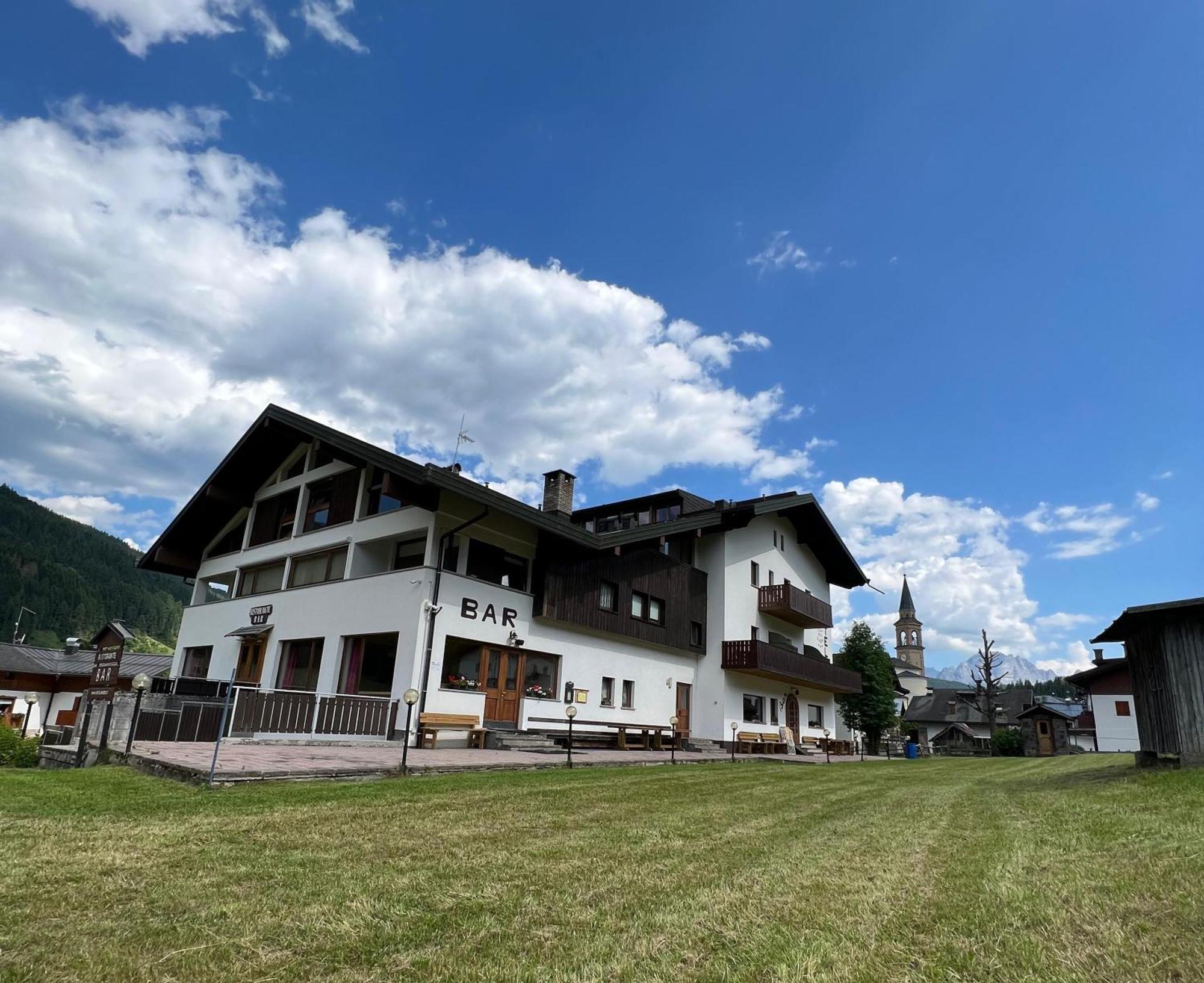 Hotel D'La Varda Di Topran D'Agata Paolo &C Sas 帕多拉 外观 照片