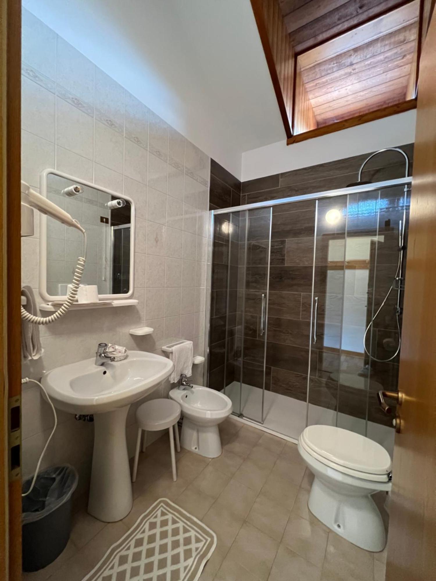 Hotel D'La Varda Di Topran D'Agata Paolo &C Sas 帕多拉 客房 照片