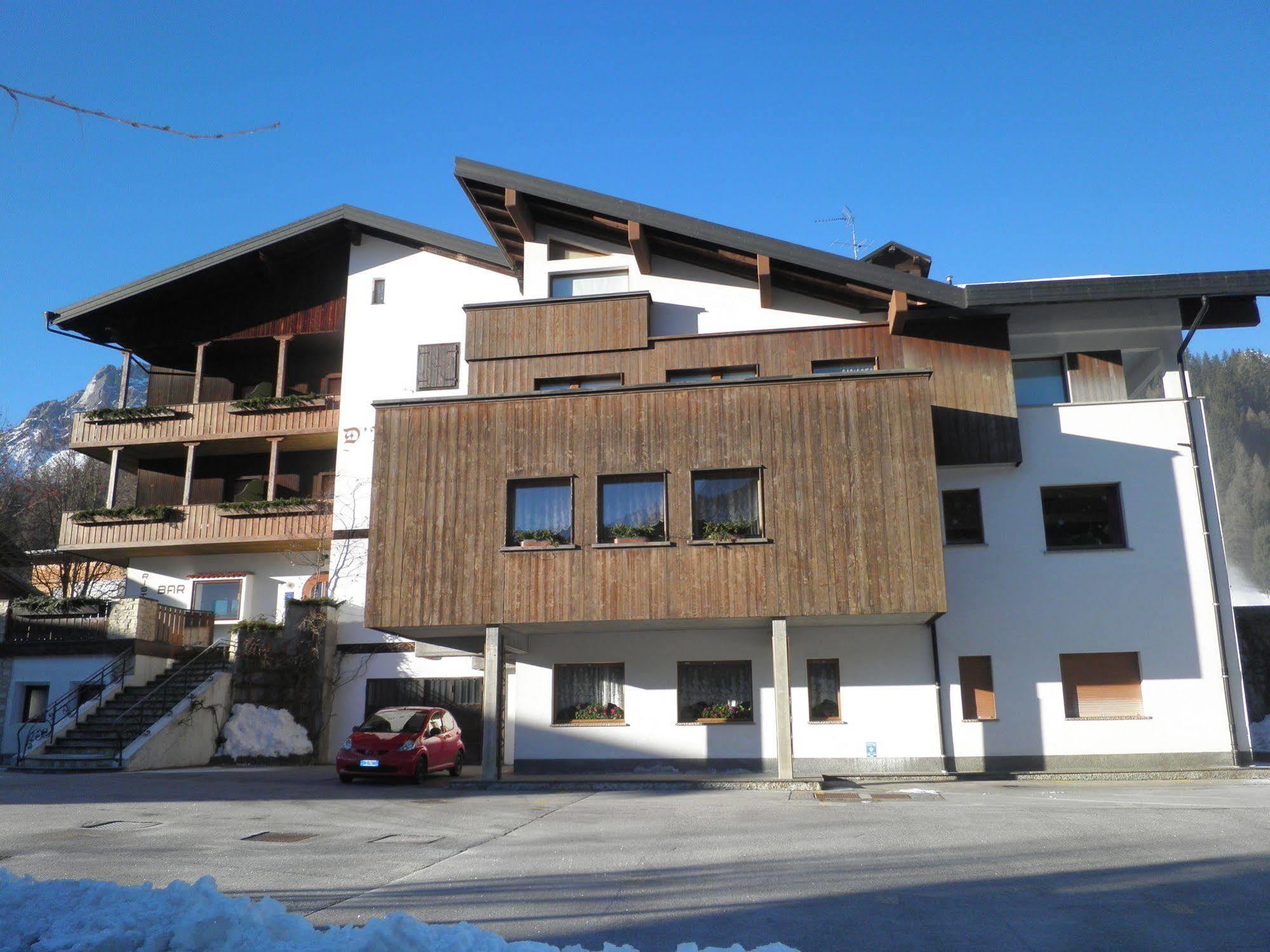 Hotel D'La Varda Di Topran D'Agata Paolo &C Sas 帕多拉 外观 照片