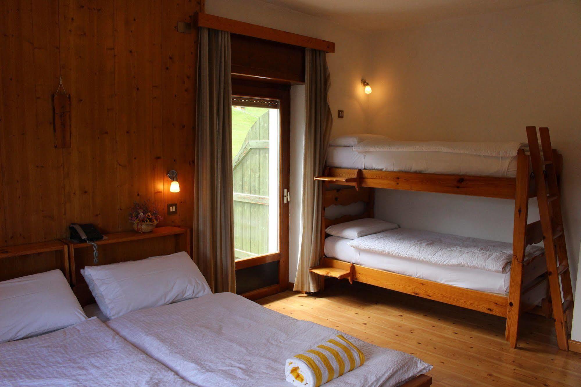 Hotel D'La Varda Di Topran D'Agata Paolo &C Sas 帕多拉 外观 照片