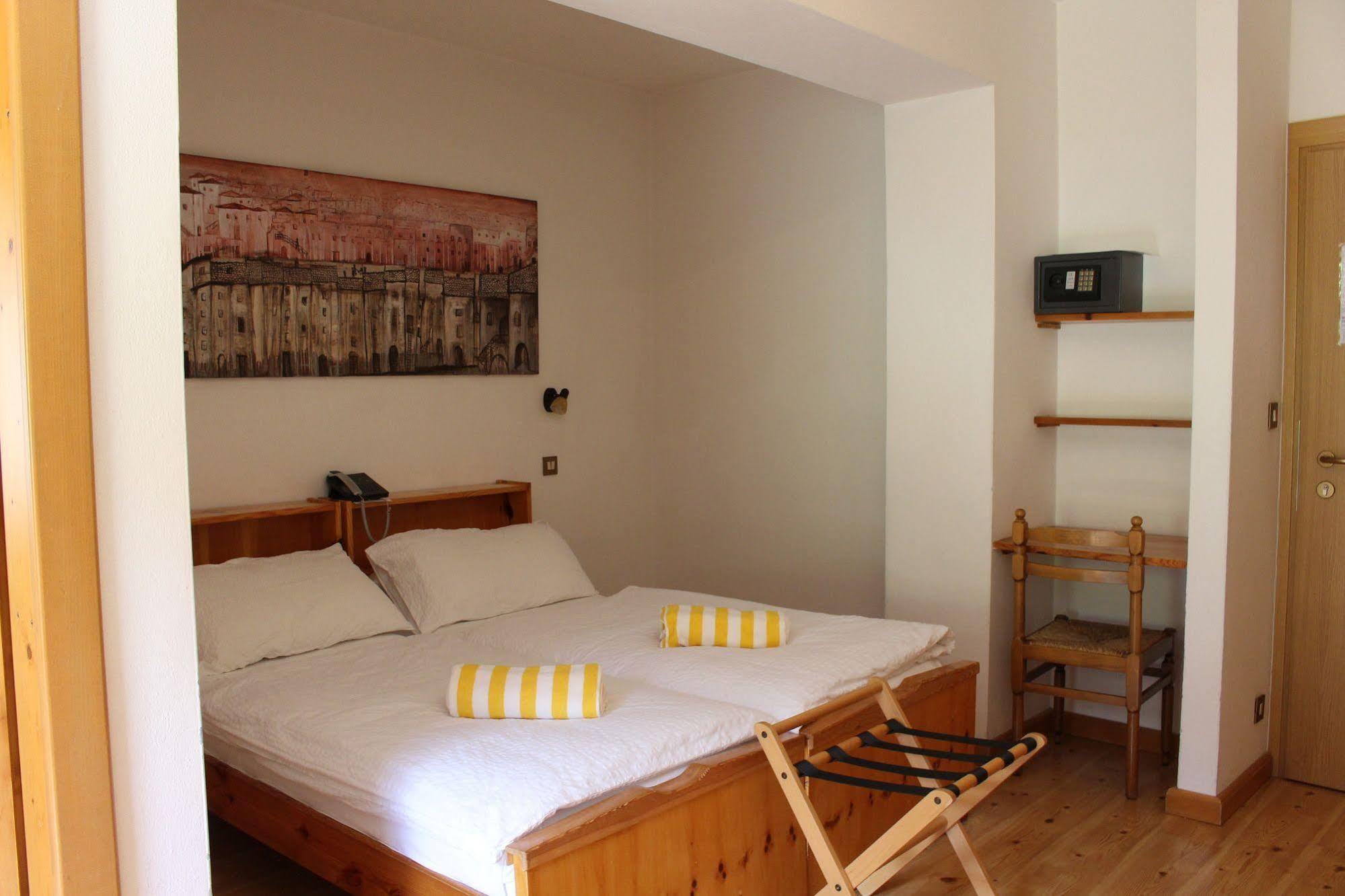Hotel D'La Varda Di Topran D'Agata Paolo &C Sas 帕多拉 外观 照片