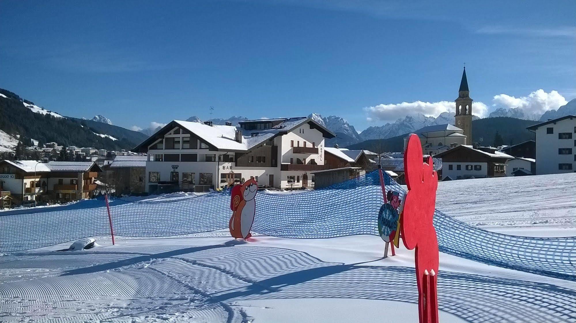 Hotel D'La Varda Di Topran D'Agata Paolo &C Sas 帕多拉 外观 照片
