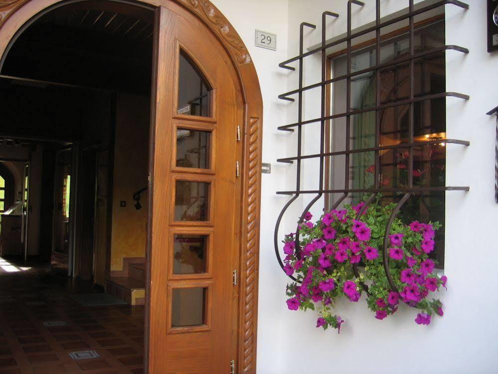 Hotel D'La Varda Di Topran D'Agata Paolo &C Sas 帕多拉 外观 照片